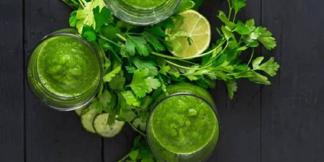 15 günde etkisini gösteriyor! Aç karnına maydanoz ve limon mucizesi: Sadece zayıflatmakla da kalmıyor… 4